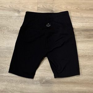 Beyond Yoga Biker Short 6”